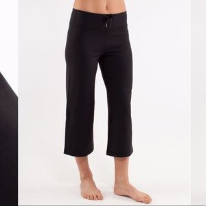 LULULEMON Relaxed Fit Crop